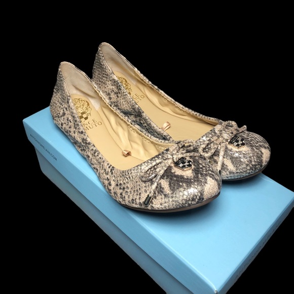 🆕 Vince Camuto | Eryn Snakeskin Print Ballet Flats - Picture 2 of 9